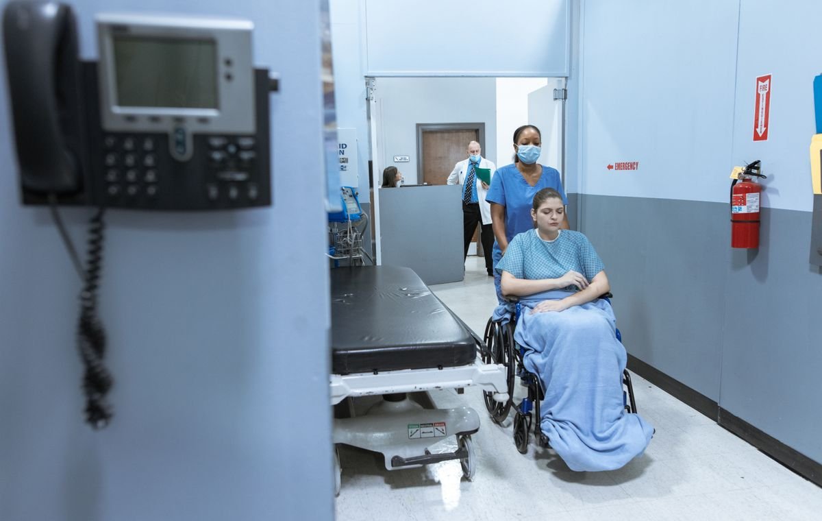 Paciente em hospital após o plano de saúde negar uma cirurgia