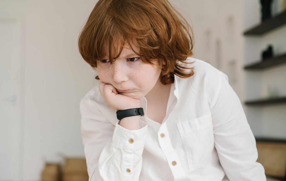 Criança em sessão de terapia após o plano de saúde negar o tratamento para autismo